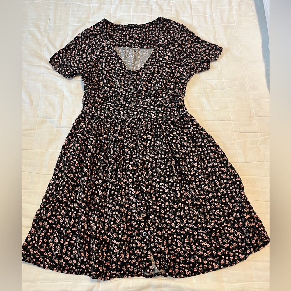 Flowery babydoll dress, size medium